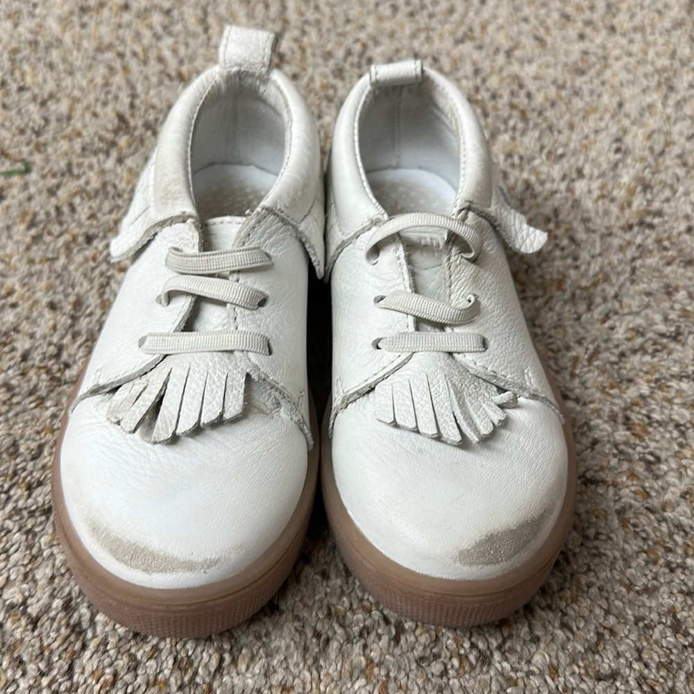 Freshly picked size 8 sneakers